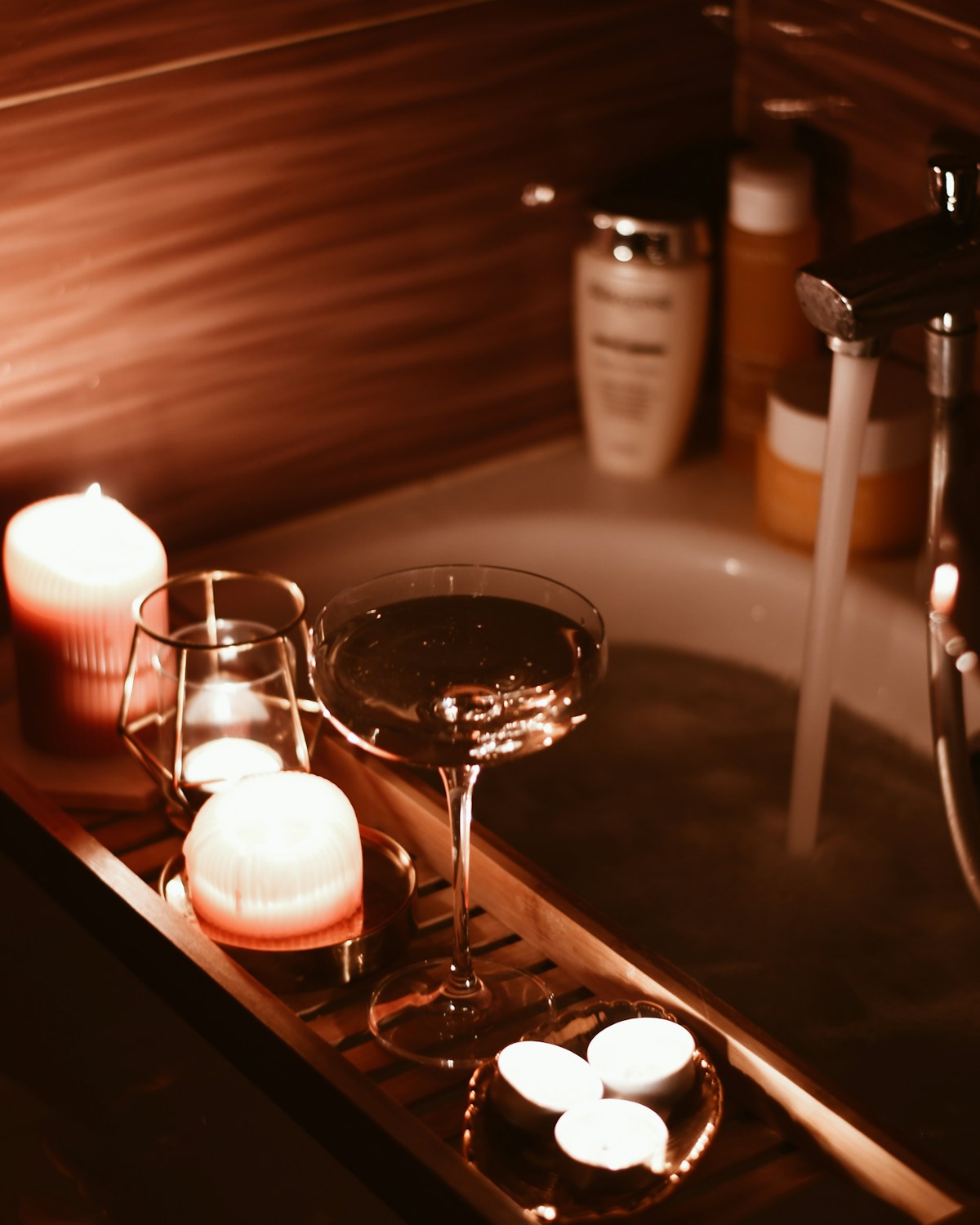 Comfort & Wellness – candlelit bath, warm and relaxing self-care scene